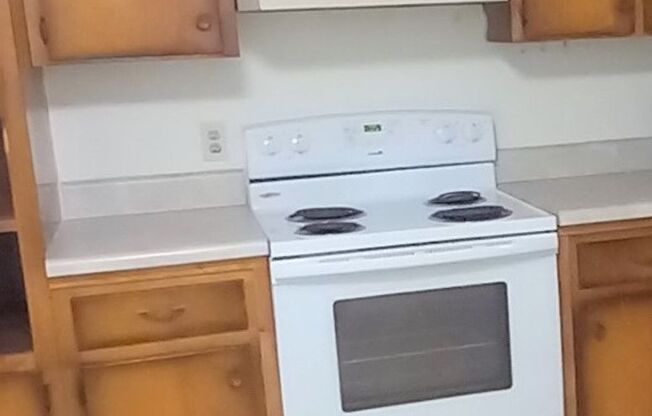 2 beds, 1 bath, 903 sqft, $1,240, Unit O-3