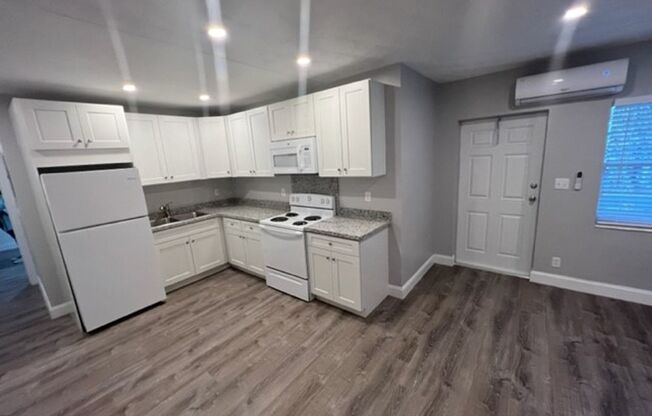 2 beds, 2 baths, $2,095, Unit 10