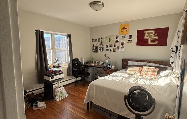2 beds, 1 bath, $2,920, Unit 7