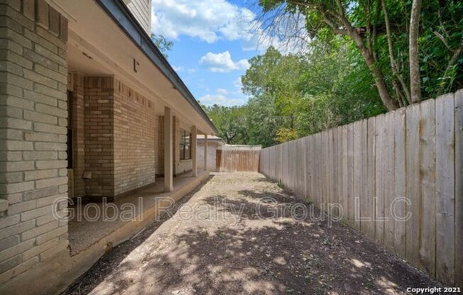 118 GOLDEN WAY