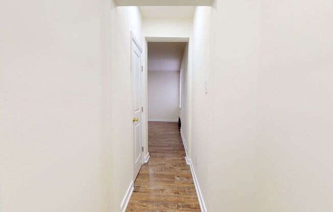 Studio, 1 bath, 305 sqft, $955, Unit 1-D