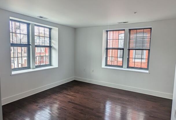 2 beds, 1 bath, 1,011 sqft, $1,900, Unit 204