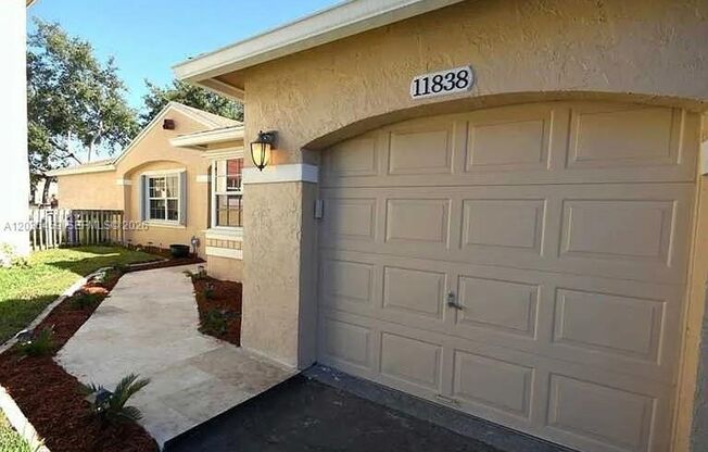 11838 NW 13TH ST #11838 PEMBROKE PINES, FL 33026