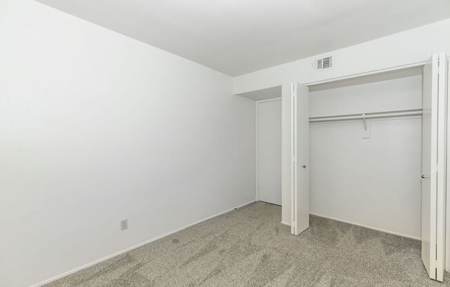 2 beds, 1.5 baths, 899 sqft, $1,262, Unit 2162