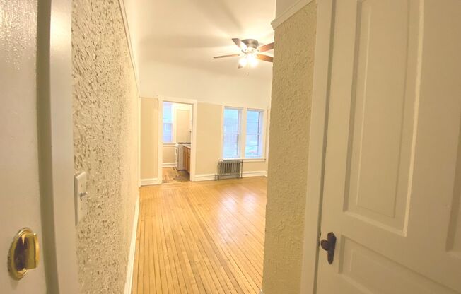 1 bed, 1 bath, $995, Unit 12