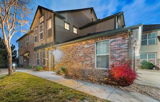 Spacious 2 bedroom home in the heart of Heather Ridge!