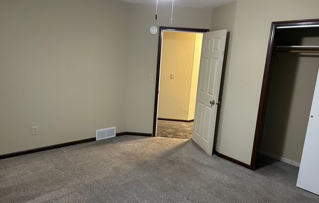 3 beds, 1 bath, $1,500, Unit 1013 A