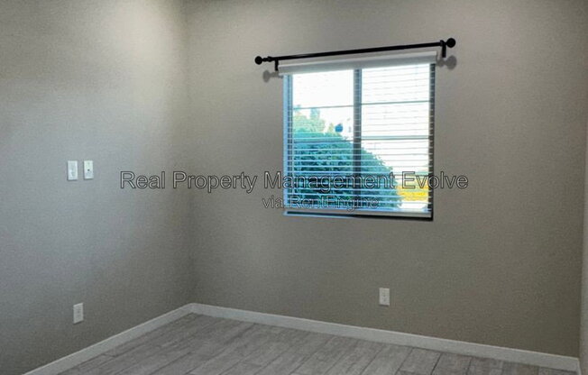 5 beds, 3 baths, 2,033 sqft, $2,990