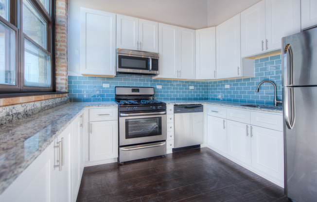3851 N LINCOLN