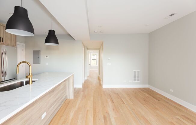 2 beds, 1 bath, 877 sqft, $2,850, Unit 2455-2