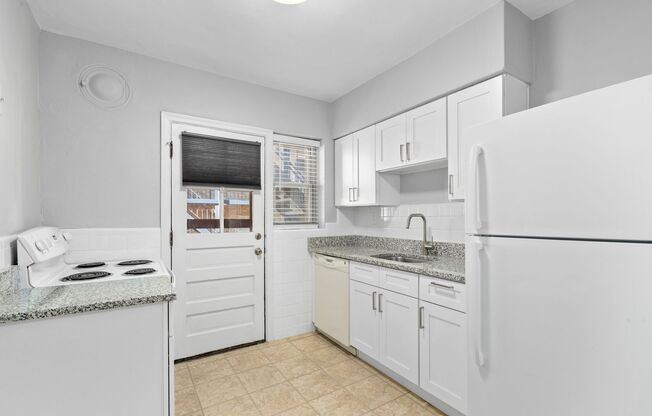 2 beds, 1 bath, $1,195, Unit 5825-2S