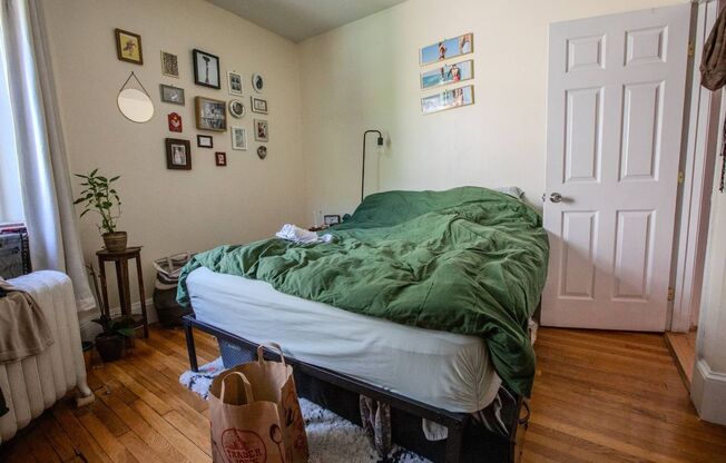 4 beds, 1 bath, $4,958, Unit 62 Egmont St. #5