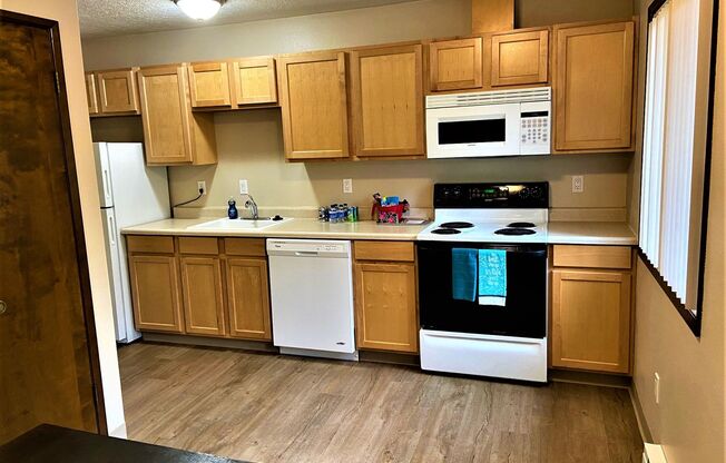 2 beds, 1 bath, 788 sqft, $1,545, Unit 11