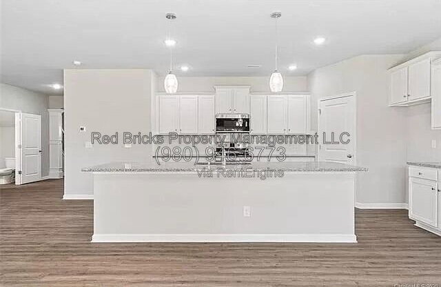4433 CECILIA LN