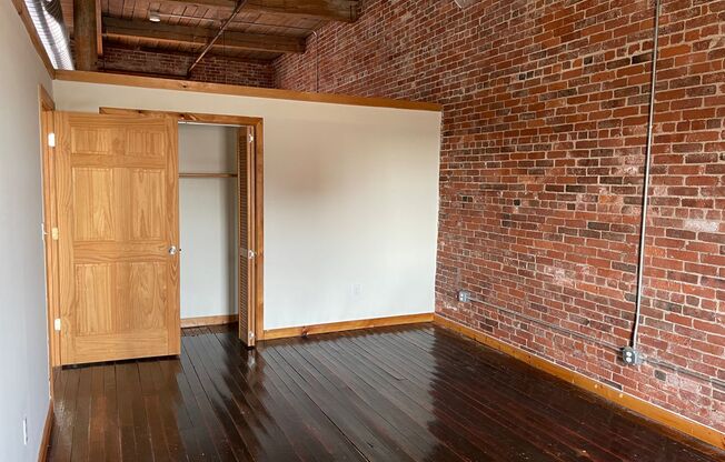 2 beds, 1 bath, 1,200 sqft, $1,750, Unit 1401 WALK UP