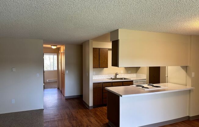 Woodlake Village Apts