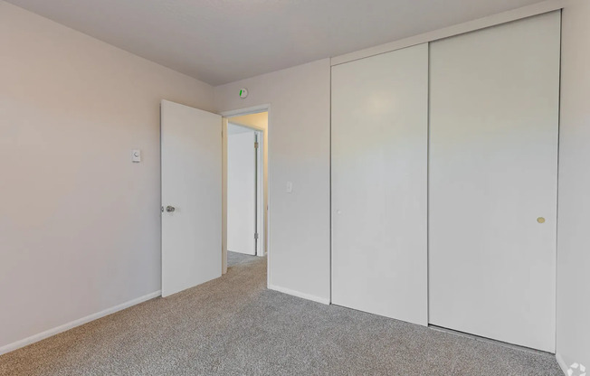 3 beds, 1 bath, 1,030 sqft, $1,650, Unit 375-68