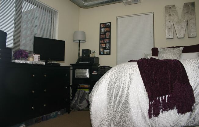 4 beds, 2 baths, $2,650, Unit 401