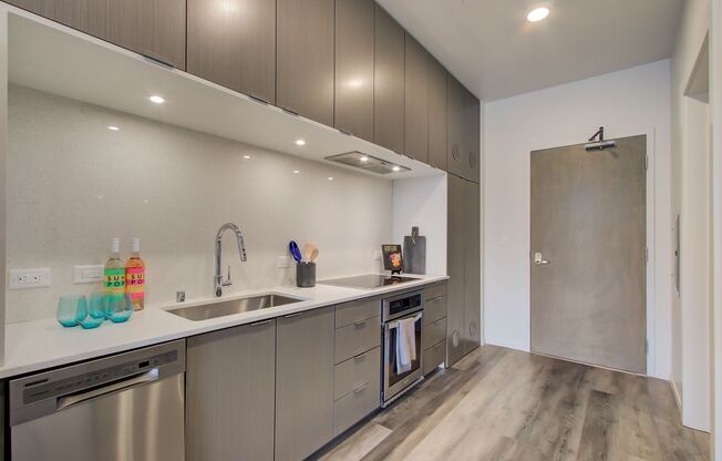 Studio, 1 bath, 430 sqft, $1,850, Unit 812