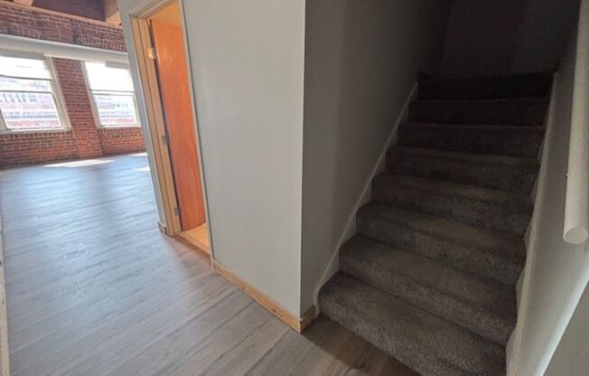 2 beds, 1.5 baths, 1,330 sqft, $1,725, Unit 438