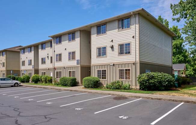 Building exterior view area at Monroe Avenue Apartments, Oregon