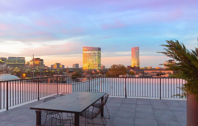 2 beds, 2 baths, 915 sqft, $2,300, Unit 416