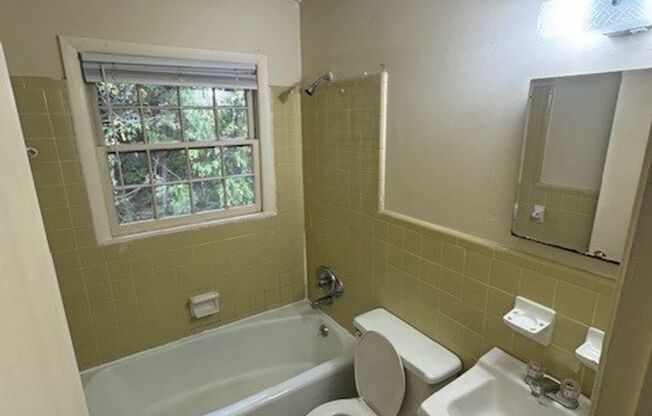 2 beds, 1 bath, $930