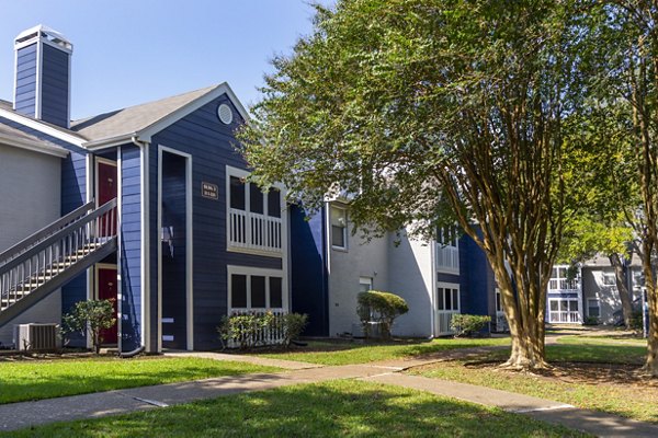 Raintree Apartments in Baytown