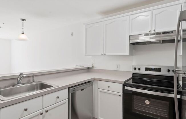 1 bed, 1 bath, 581 sqft, $1,800, Unit 215