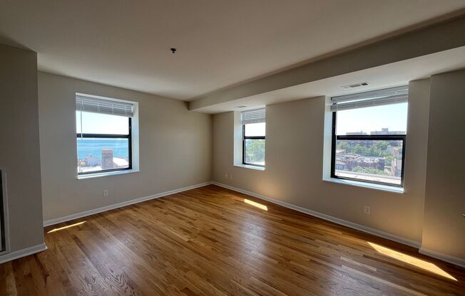 2 beds, 1 bath, 1,000 sqft, $2,225, Unit 703