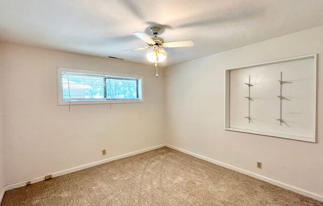 2 beds, 1 bath, $1,100, Unit 3074-A