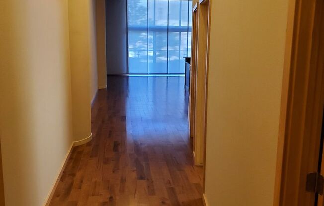 1 bed, 1 bath, 987 sqft, $1,975, Unit 111