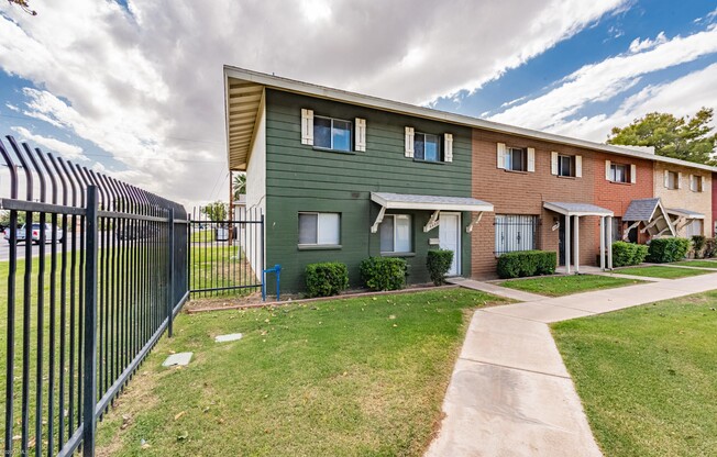 6682 N 43 AVE