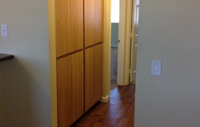 2 beds, 1 bath, $2,195, Unit 37