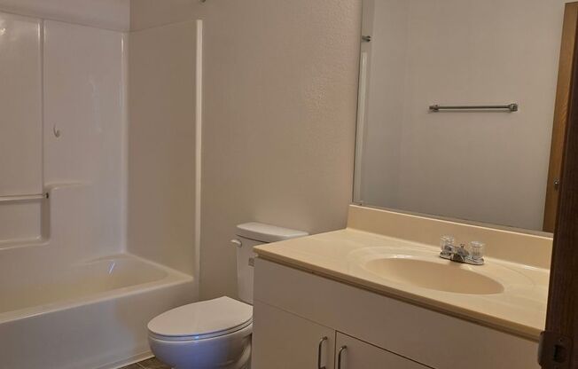 2 beds, 1 bath, 850 sqft, $1,259, Unit PL   7506