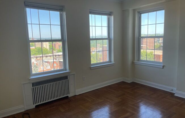 1 bed, 1 bath, 768 sqft, $1,510, Unit Royal York 211