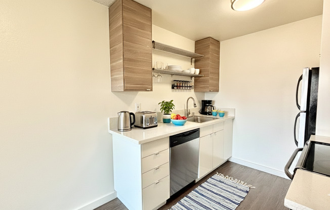 2 beds, 1 bath, 750 sqft, $1,535, Unit 1436