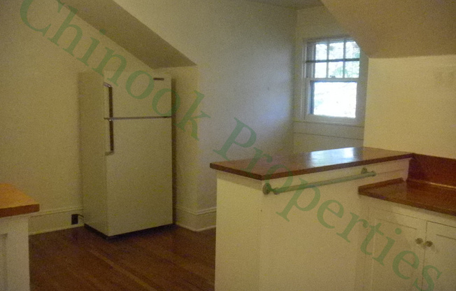 1 bed, 1 bath, $1,050, Unit 1176 Mill St #5