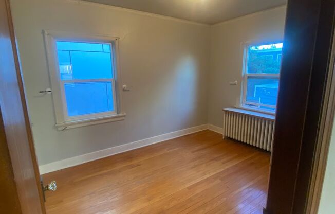 1 bed, 1 bath, 700 sqft, $1,580, Unit 31