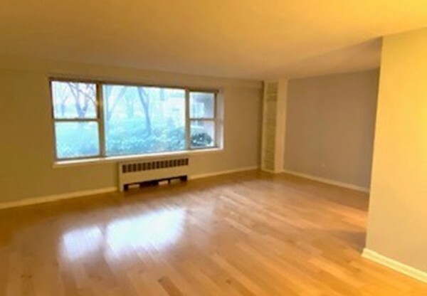 Studio, 1 bath, 570 sqft, $2,500, Unit 127