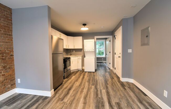 1 bed, 1 bath, $1,700, Unit 194 Chamber St - 1