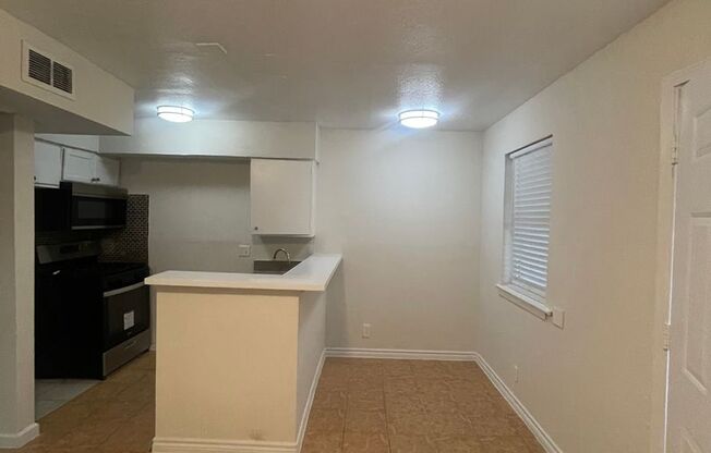 1 bed, 1 bath, 492 sqft, $1,000, Unit C-8