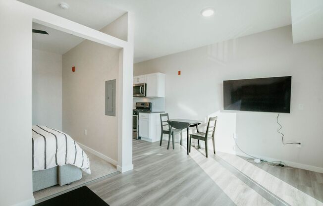 1 bed, 1 bath, 575 sqft, $1,299, Unit 408