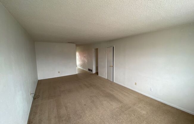 1005 East Side Dr