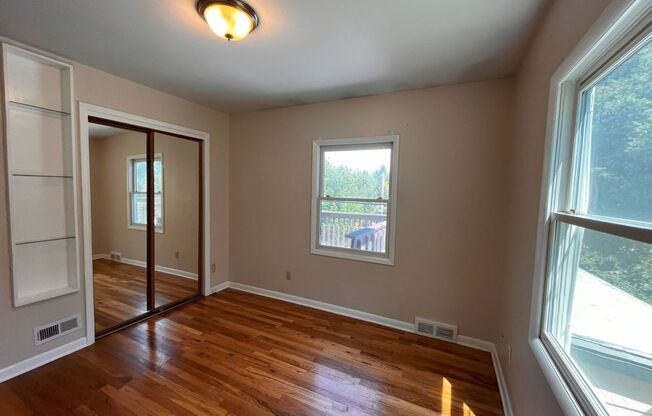 3 beds, 1 bath, $3,195