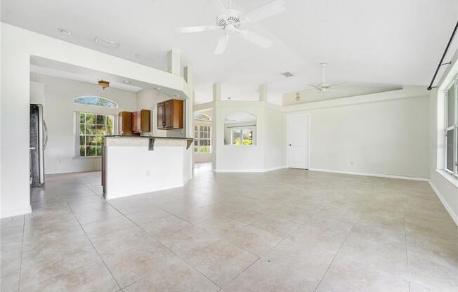 4390 King Edward Dr.