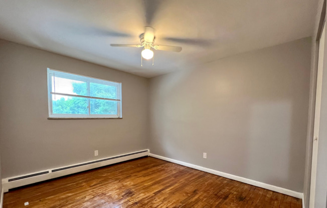 FULLY RENOVATED 1BR/1BA in heart of Pleasant Ridge.  Walk to bars/restaurants in minutes!