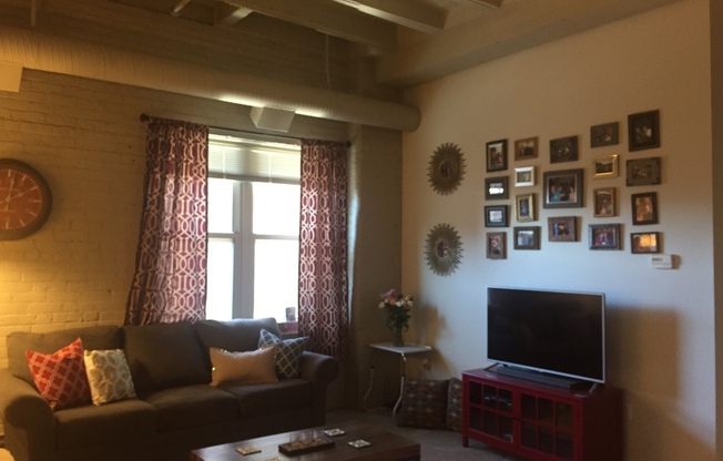 2 beds, 2 baths, 1,096 sqft, $1,655, Unit 408