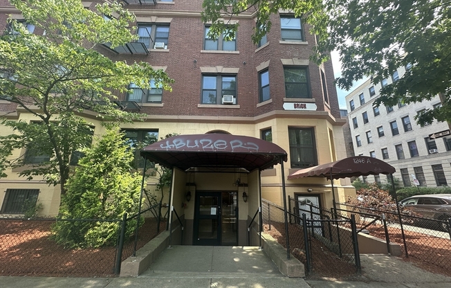 1 bed, 1 bath, 525 sqft, $2,400, Unit 34