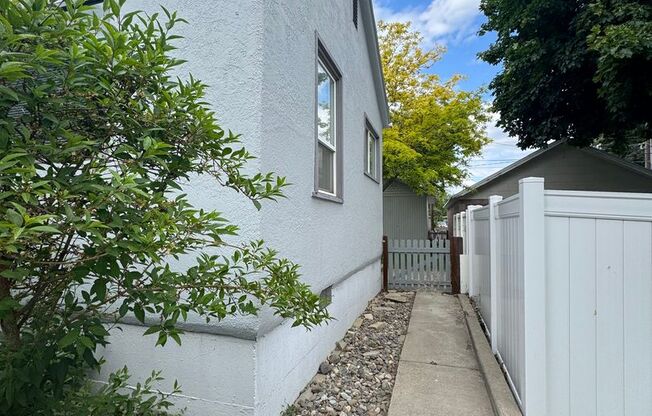 Charming 3 Bed Rental in Prime Location